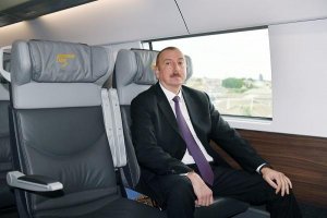 İlham Əliyev Pekinə dünyanın ən sürətli qatarı ilə getdi