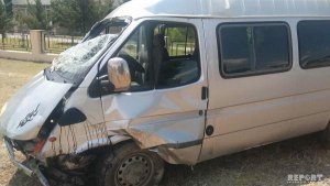 Mikroavtobus qəzaya düşdü: YARALILAR VAR - FOTO