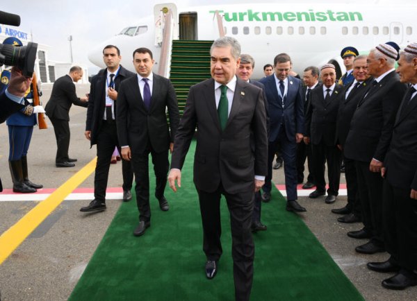 Qurbanqulu Berdiməhəmmədov Azərbaycanda səfərdədi