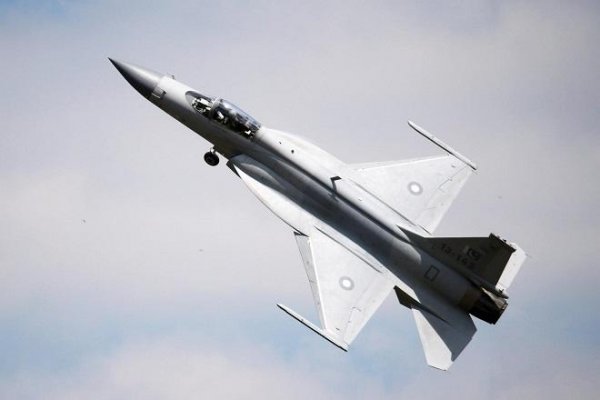 Pakistan qırıcıları BAKI SƏMASINDA
