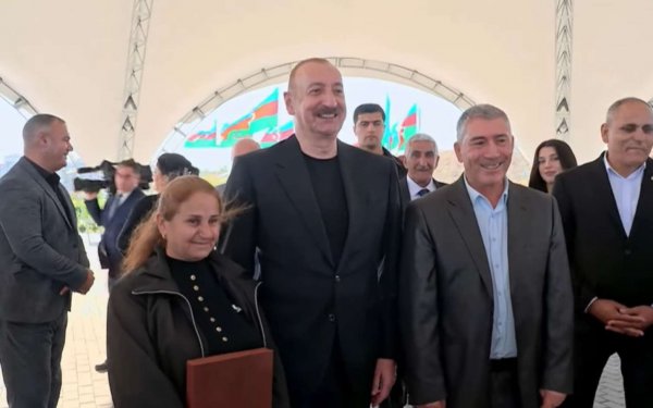 Prezidentin Ağalı sakinləri ilə səmimi SÖHBƏTİ-VİDEO