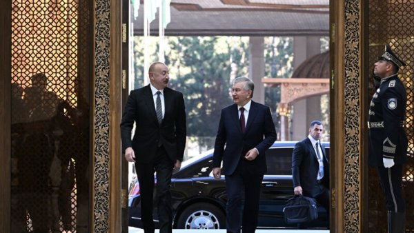 İlham Əliyev və Şavkat Mirziyoyev iqtisadi müzakirələr aparıb
