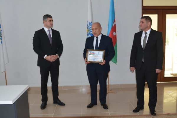 Həkim Vaqif Abdinovun əməyi yüksək qiymətləndirilib