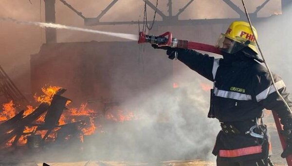 Bakıda çoxmərtəbəli binada yanğın söndürüldü