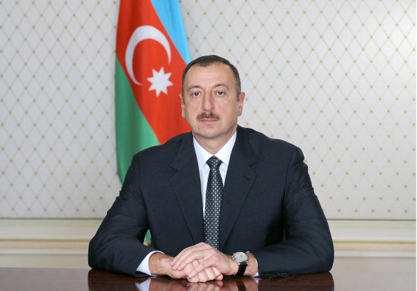 Prezident Jelko Komşiçi təbrik etdi