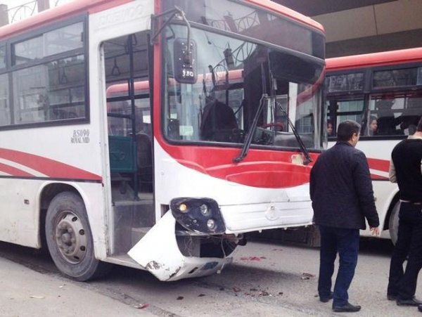 Bakıda avtobus qəzası: ölən var