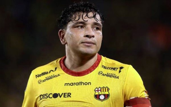 Futbolçunu və həyat yoldaşını güllələdilər