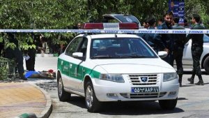 İranda polislər öldürüldü