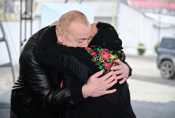 İlham Əliyev bu kəndlərin sakinləri ilə görüşdü