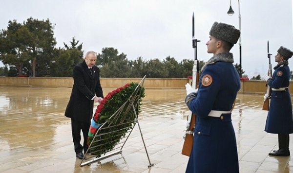 İlham Əliyev Şəhidlər Xiyabanını ziyarət edib
