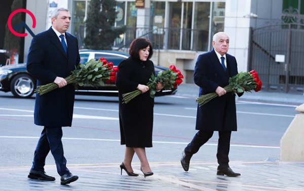 Baş nazir və Milli Məclisin sədri Şəhidlər xiyabanını ziyarət etdi