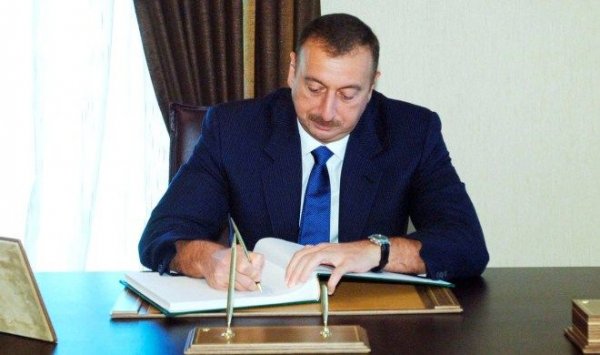 Prezident 6 fərman, 1 sərəncam imzaladı