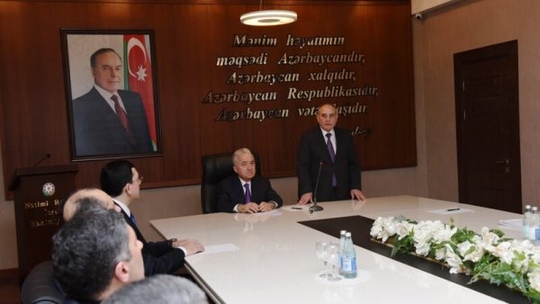 Tahir Budaqov kollektivə təqdim olundu