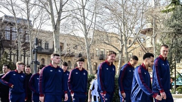 “Nyukasl”ın futbolçuları Bakı küçələrində