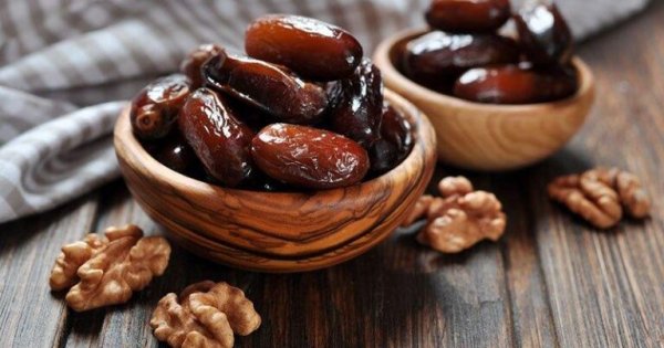 Satışda olan xurmalar: "Əgər çox parlaq, yapışqandırsa..."