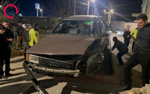 Kürdəmirdə “Audi” 4 nəfəri birdən vurdu - FOTO