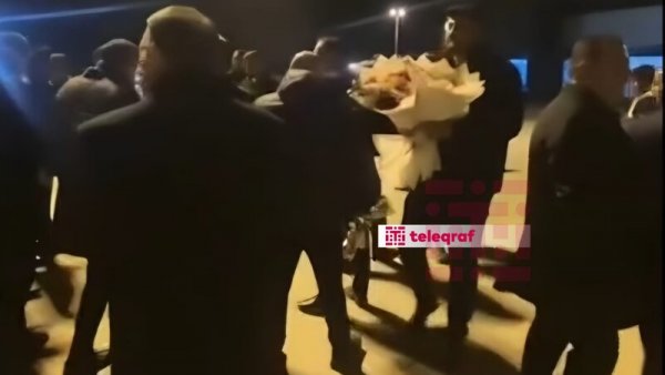 Bakı-Naxçıvan reysi İğdırdə GÜL ÇİÇƏKLƏ QARŞILANDI