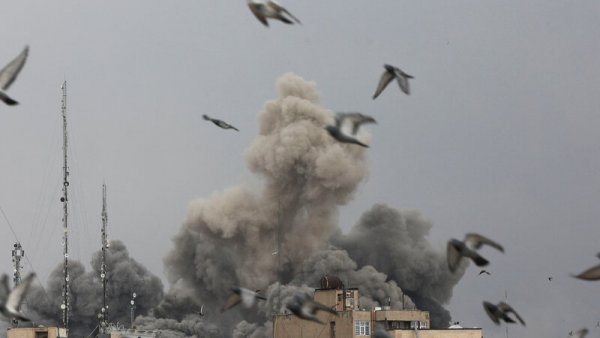 Qum şəhəri bombardman edildi