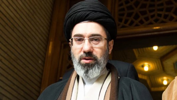 Müctəba Xameneinin hakimiyyətdə qalması üçün Trampın şərti açıqlandı