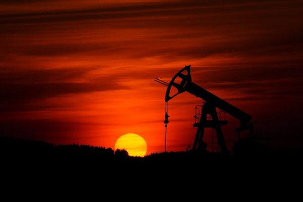 “Brent” neftinin qiyməti 105 dollara yaxınlaşıb.