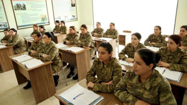 Qadın hərbçilər üçün MAXE müddəti 3 ildən 6 ayadək azaldıldı