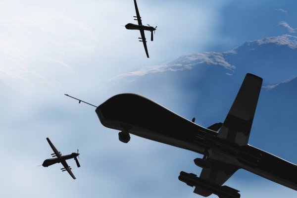 Ukrayna Moskvaya pilotsuz uçuş aparatları ilə hücum edib.