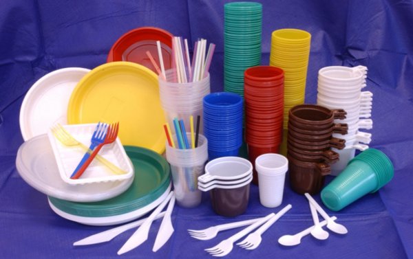 Onlar da plastik qabları qadağan edir