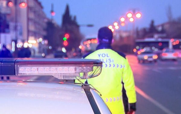 Yağış fəsadlarına qarşı polis vətəndaşlara yardım edir