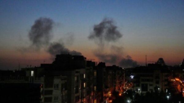 Tehrana güclü zərbələrdən sonra elektrik kəsildi