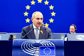 Paşinyan: "Ermənistan Aİ-i şantaj etmək niyyətində deyil"