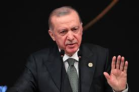 Məktəblərdəki silahlı hücumlar vəzifəli şəxsi postundan etdi