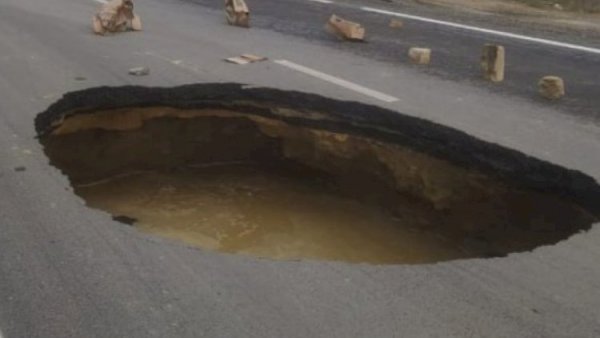 Masazırda yol çökdü