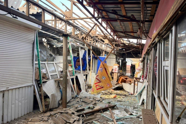 Rusiya ordusu Ukraynada bazarı dronla vurub