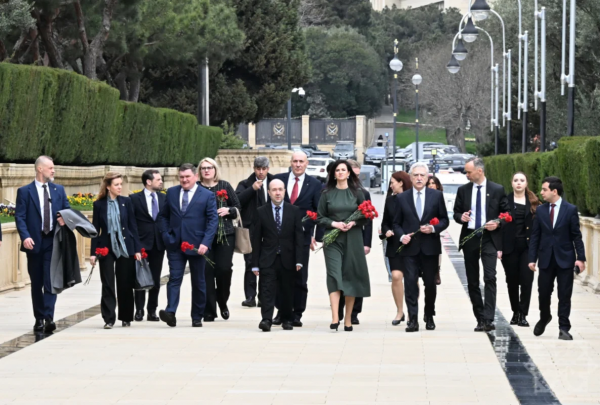 Litvanın baş naziri  Şəhidlər xiyabanını ziyarət edib