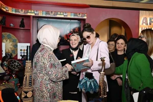 Mehriban Əliyeva Antalyada panel müzakirələrində