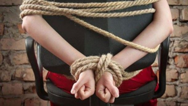 XAÇMAZDA DƏHŞƏT: Yeniyetməyə tualetdə işgəncə verildi