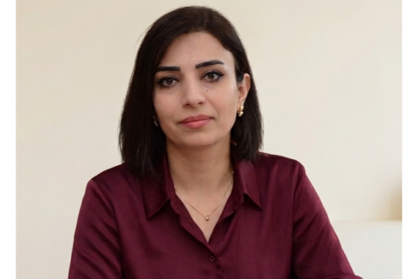 Güzgüdəki əksimizlə üz-üzə