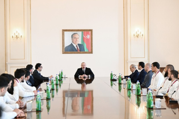 Dövlət başcısı qitə birinciliyində qalib gələn milli komandanı qəbul edib