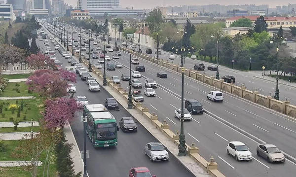 Paytaxtın bu küçələrində sıxlıq müşahidə olunur