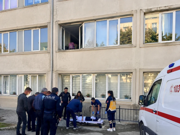 11-ci sinif şagirdi məktəbdə xəsarət aldı