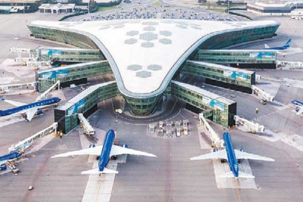 Azərbaycanlı yazıçı Bakıdan deport olundu