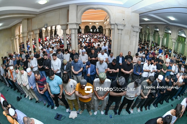 Əjdərbəy məscidində bayram namazı qılındı