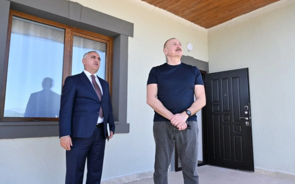 Prezident hərbçilər üçün nəzərdə tutulmuş mənzillərIə tanış olub
