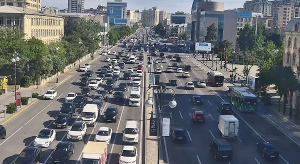 Paytaxtın bəzi küçələrində sıxlıq var