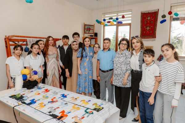 Leyla Əliyeva və Arzu Əliyeva  internat tipli ümumtəhsil məktəbində olublar