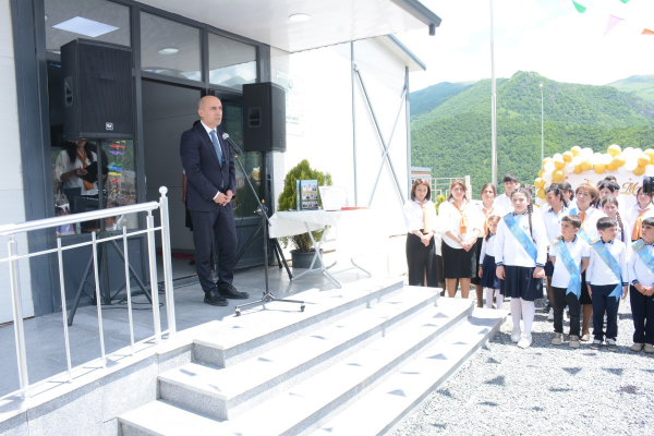 Kəlbəcərdə tarixi "Son zəng": İlk məzun, özəl qonaq!