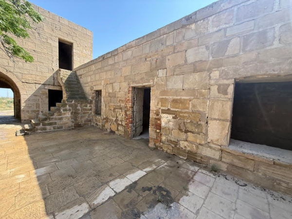 Qədim Karvansaraya qanunsuz müdaxilə