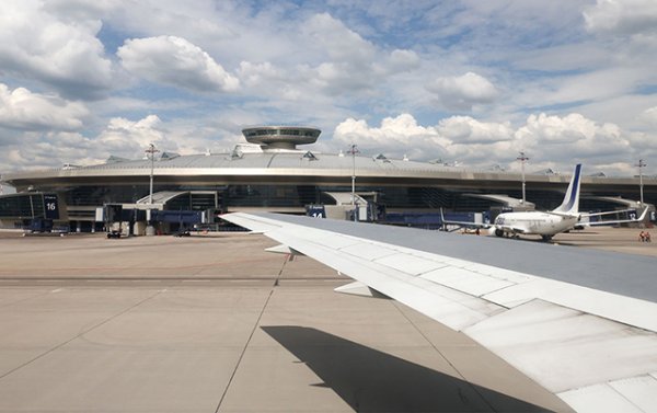 Moskvanın bütün aeroportlarında uçuşlar dayandırıldı