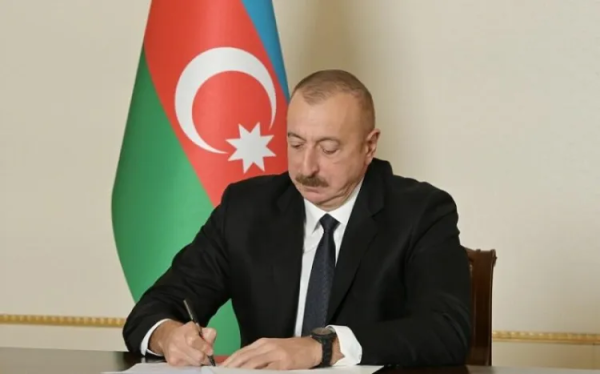 Prezident dövlət qulluqçularını təltif etdi - ADLAR