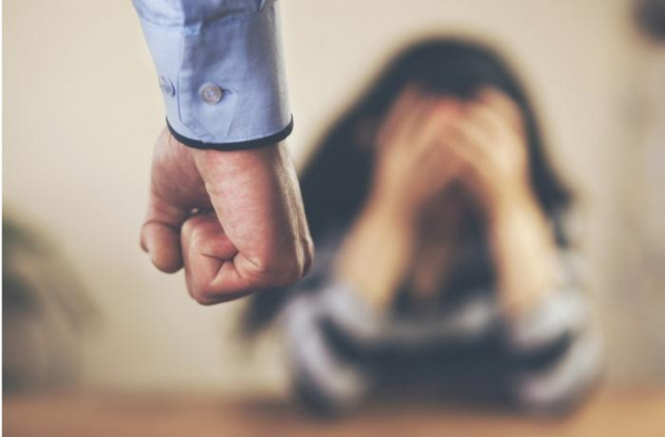 Arvadını məktəbdə döydü — TƏFƏRRÜAT